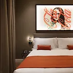 Hotell The Frame 4*