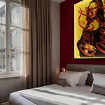 Otel The Frame 4*